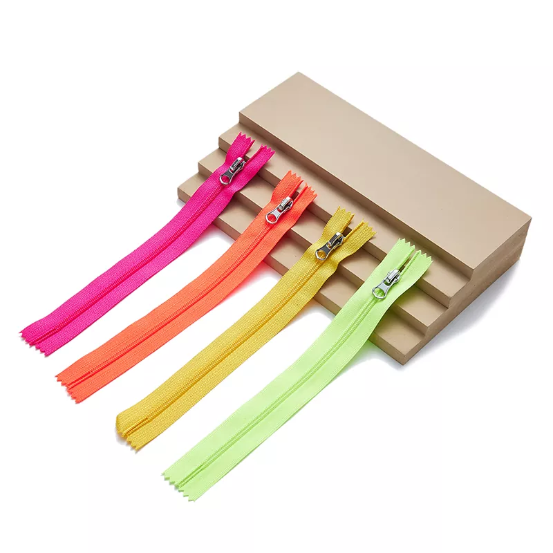 Zíper de nylon leve